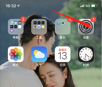 苹果手机屏幕怎么会突然暗下来 苹果手机突然暗下来过一会突然明