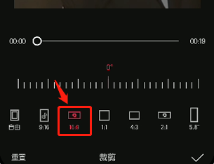 剪映视频全黑背景怎么做的