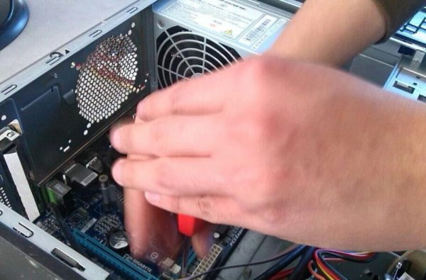 电脑主板拆卸图解方法