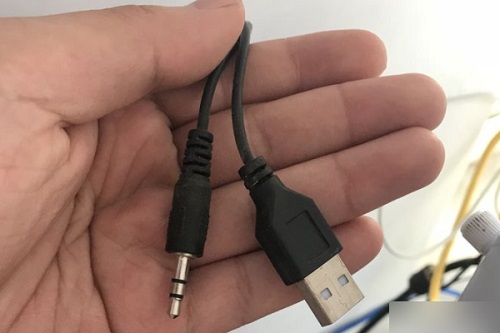 电脑音响插线方法