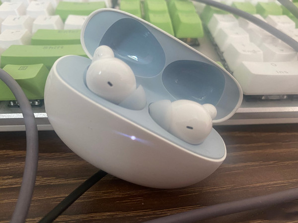 opporeno7怎么插耳机