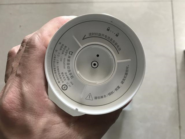 米家自动洗手机怎么装电池
