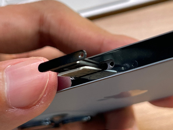iphone13pro怎么装双卡