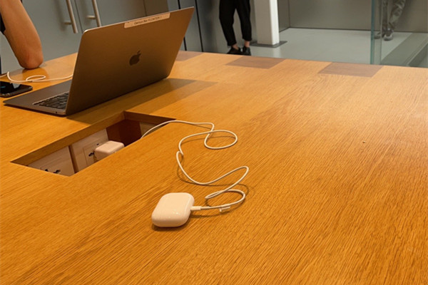 airpods pro支持快充吗
