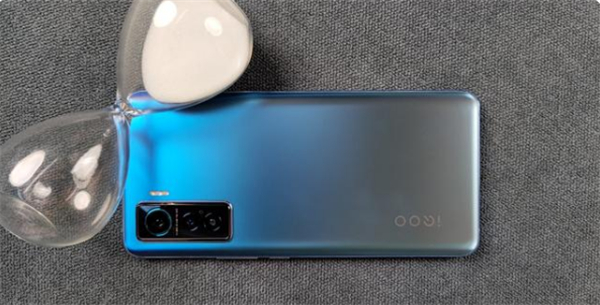 iqooneo5是5g手机吗