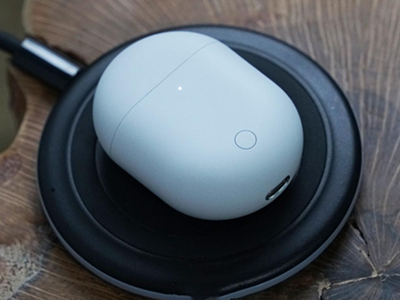 airdots3pro怎么无线充电