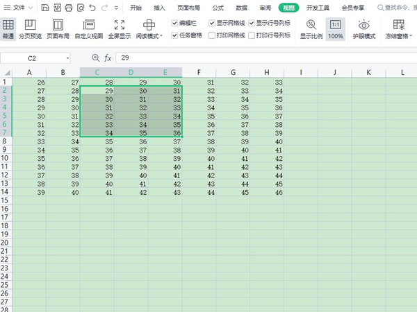 excel如何锁定行列不动