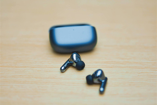 荣耀earbuds3pro是半入耳吗