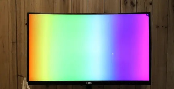 电脑屏幕一直闪烁各种颜色解决教程