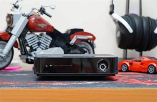 峰米S5和极米 NEW Z6X对比