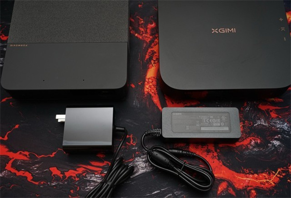 峰米S5和极米 NEW Z6X对比