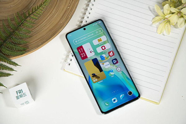 vivos15pro是曲面屏吗