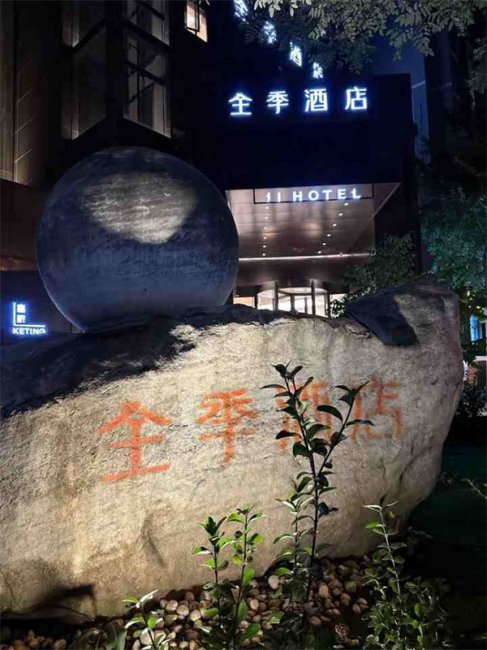 iPhone 14 Pro Max和华为Mate 50 Pro拍照对比