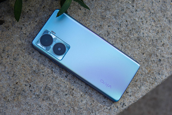 荣耀X40和vivo Y77对比