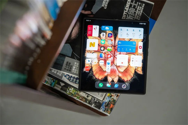 OPPO、vivo、 华为、小米和三星折叠屏屏幕对比