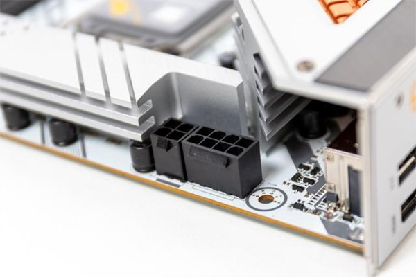 七彩虹CVN Z790D5 GAMING主板评测