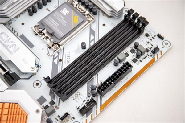 七彩虹CVN Z790D5 GAMING主板评测