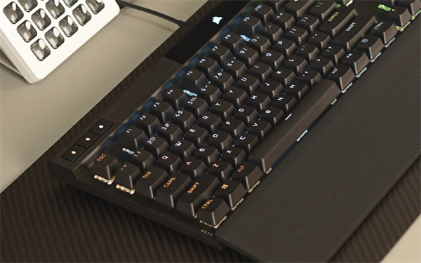 美商海盗船K70 RGB PRO评测