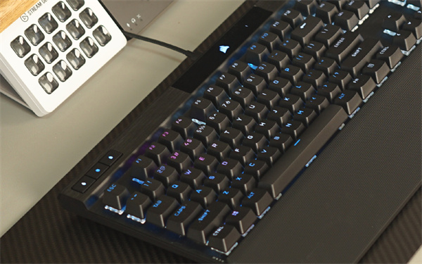 美商海盗船K70 RGB PRO评测