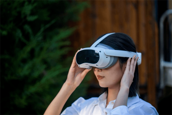 PICO 4系列VR设备评测
