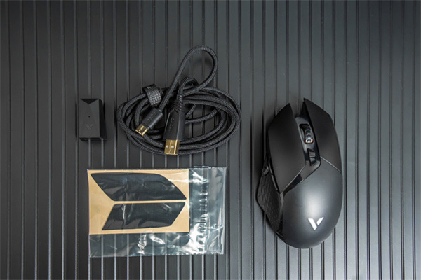 雷柏V30W双模无线游戏鼠标评测
