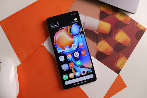 红米note12探索版是曲面屏吗