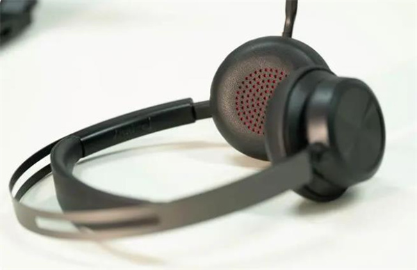 Poly Voyager Focus 2评测