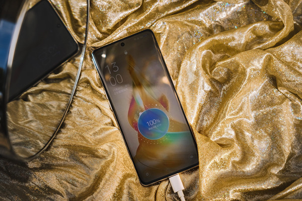 opporeno9有无线充电吗