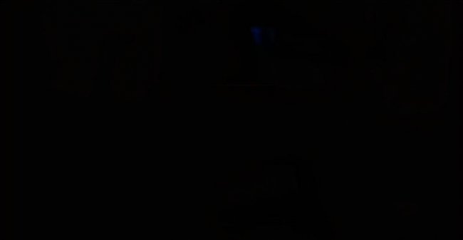 电脑显示器亮2秒就黑屏怎么解决