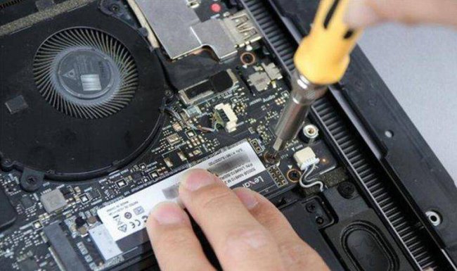 固态硬盘怎么安装在台式机上图解