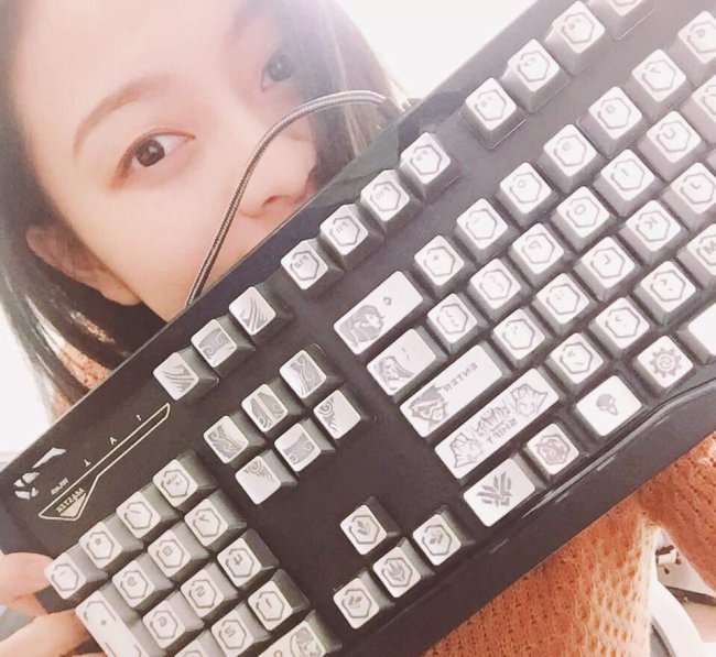 台式电脑键盘灯按键开关怎么关