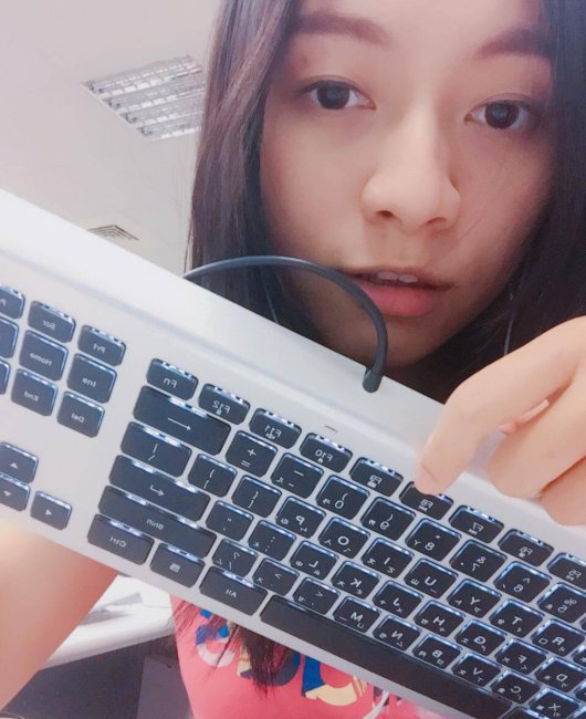 台式电脑键盘灯按键开关怎么关