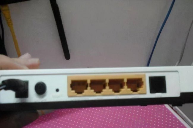 路由器如何恢复出厂设置重新设置