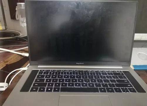 电脑不启动只有风扇转滴滴响