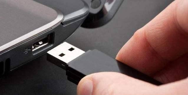 u盘装系统进不了pe桌面黑屏
