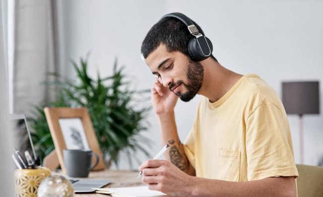 win10电脑开机没有声音怎么回事