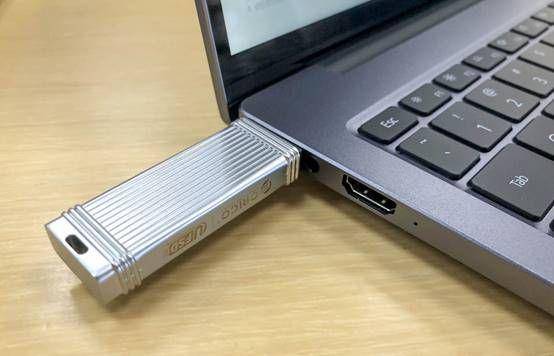 u盘上有文件但看不见怎么办