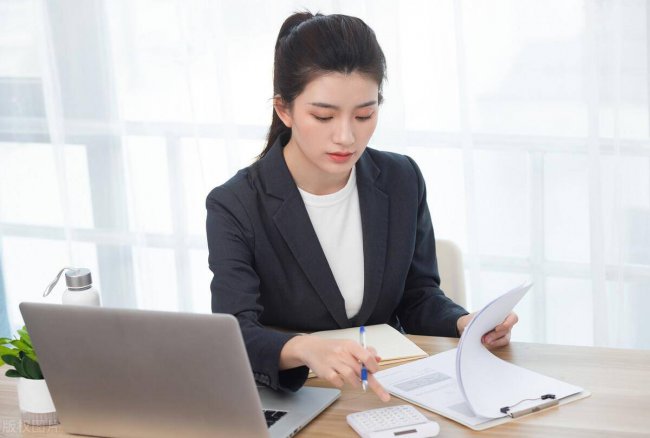 u盘在电脑上读不出来提示格式化怎么办