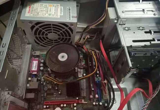电脑用一会就自动关机是什么原因