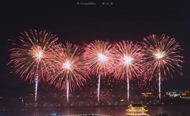 对称构图的作用及优点是什么