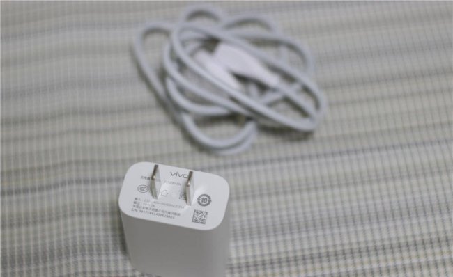 vivoz1手机壳和哪个型号的通用的