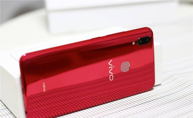 vivoz1手机壳和哪个型号的通用的