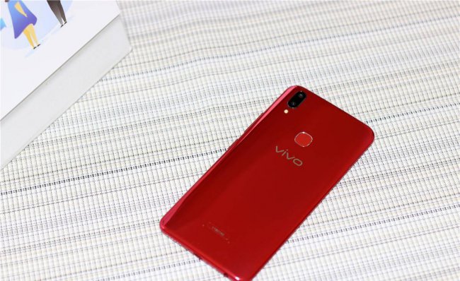 vivoz1手机壳和哪个型号的通用的