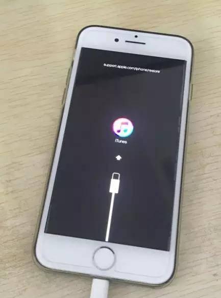 iphone8强制重启还是白苹果