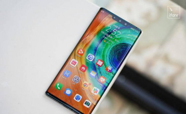 mate30是曲面屏吗