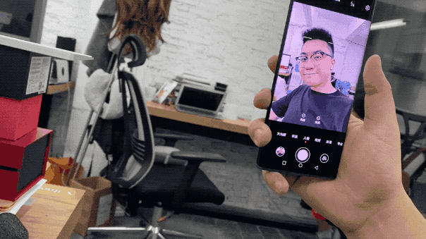 mate30是曲面屏吗