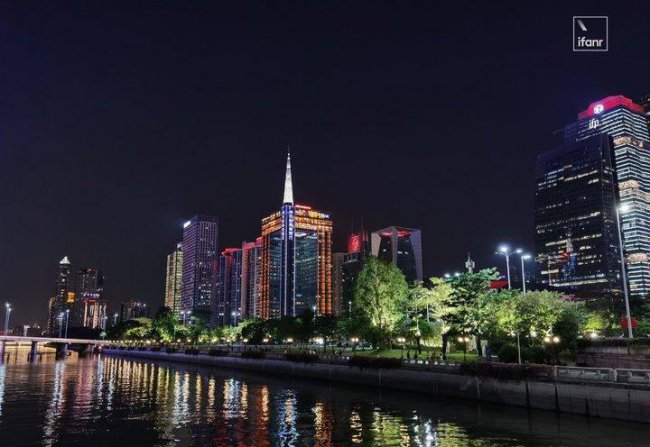 mate30是曲面屏吗