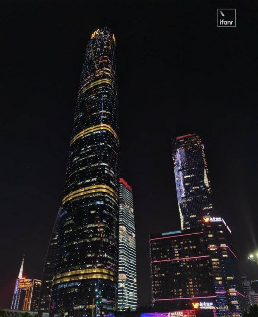mate30是曲面屏吗