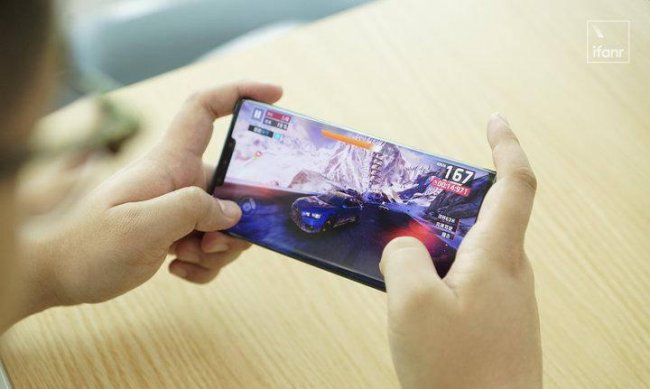 mate30是曲面屏吗