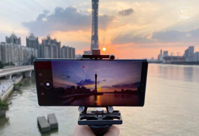 mate30是曲面屏吗